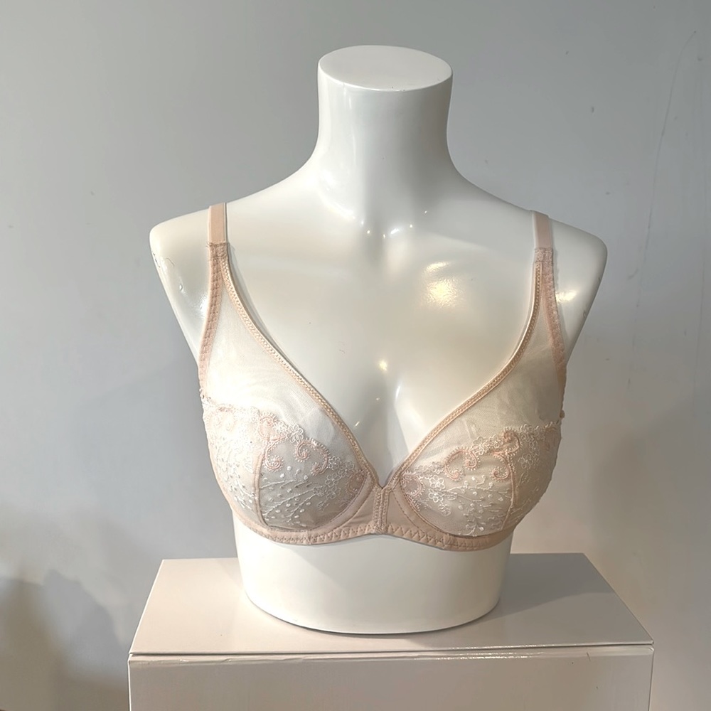 Blush lace underwire bra. Unlined.